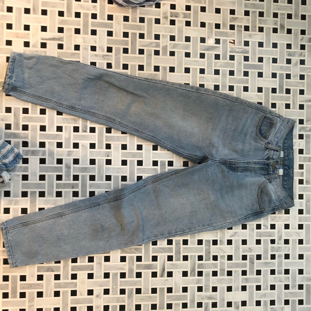 Brandy Melville “Jane”  Light Wash Jeans